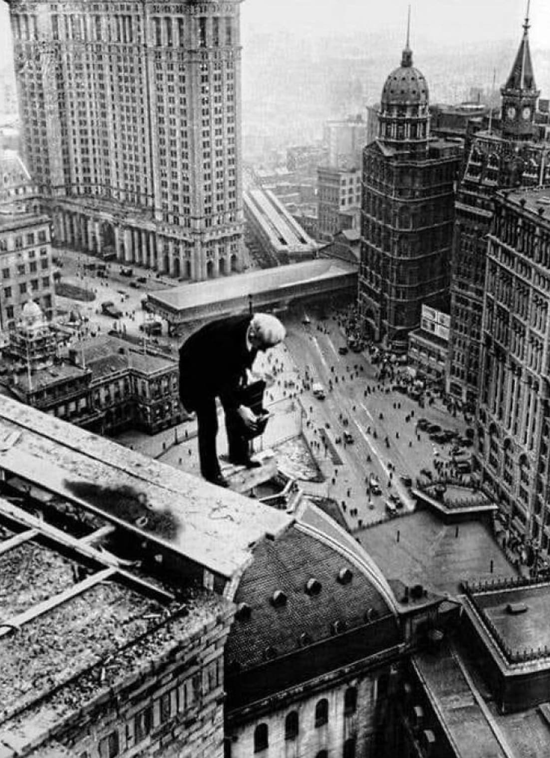 “A picture of a photographer taking a Picture of New-York City streets , 1925.”